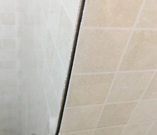 滑县瓷砖空鼓维修公司分享阳台瓷砖脱落的修复过程可以分为以下几个步骤